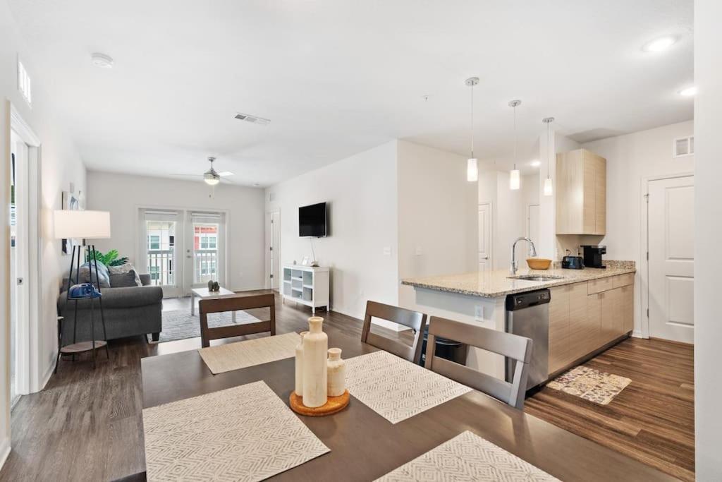 Lavish 2Br Apartment In Tampa Zewnętrze zdjęcie